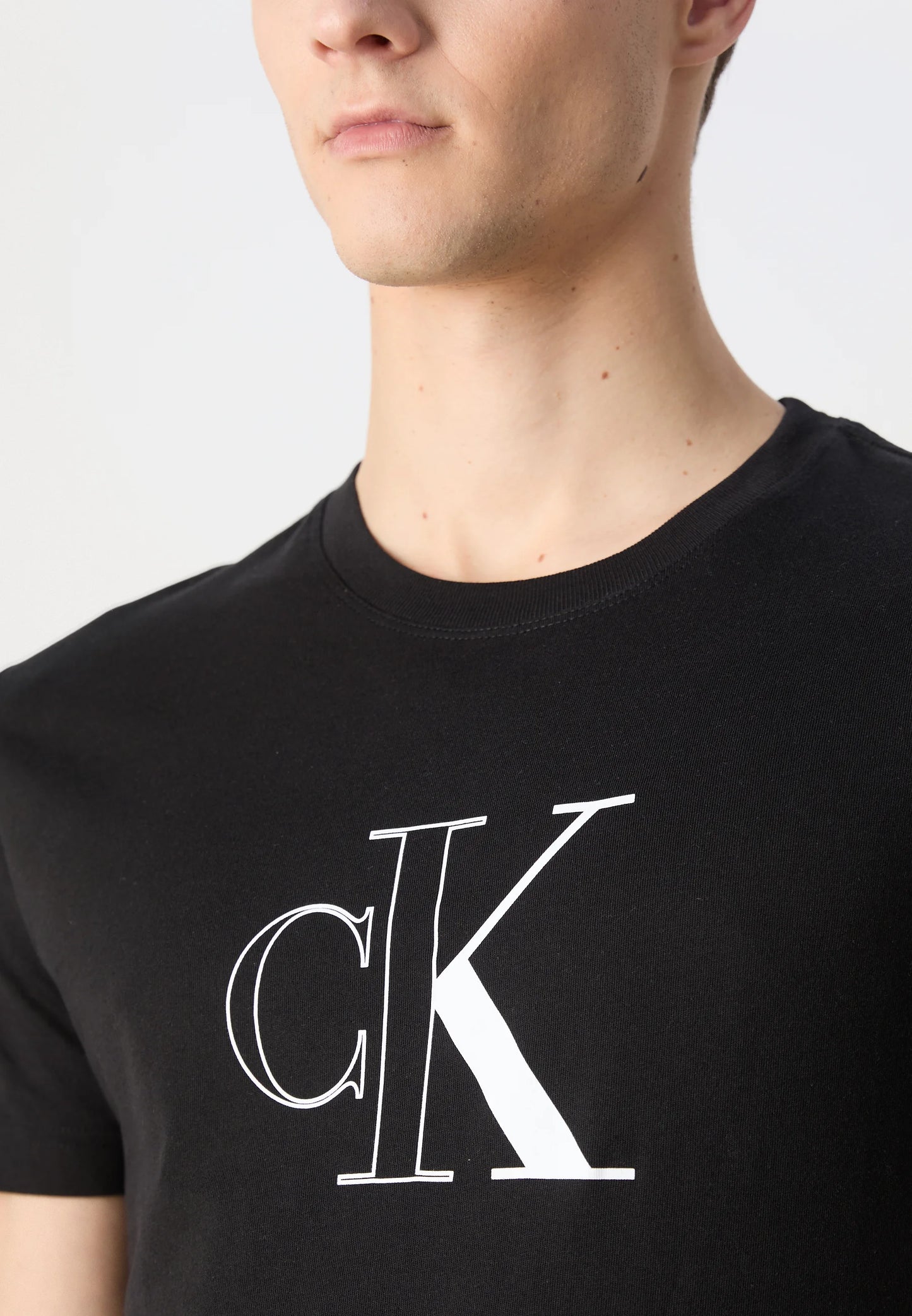 Black t-shirt Calvin Klein white logo