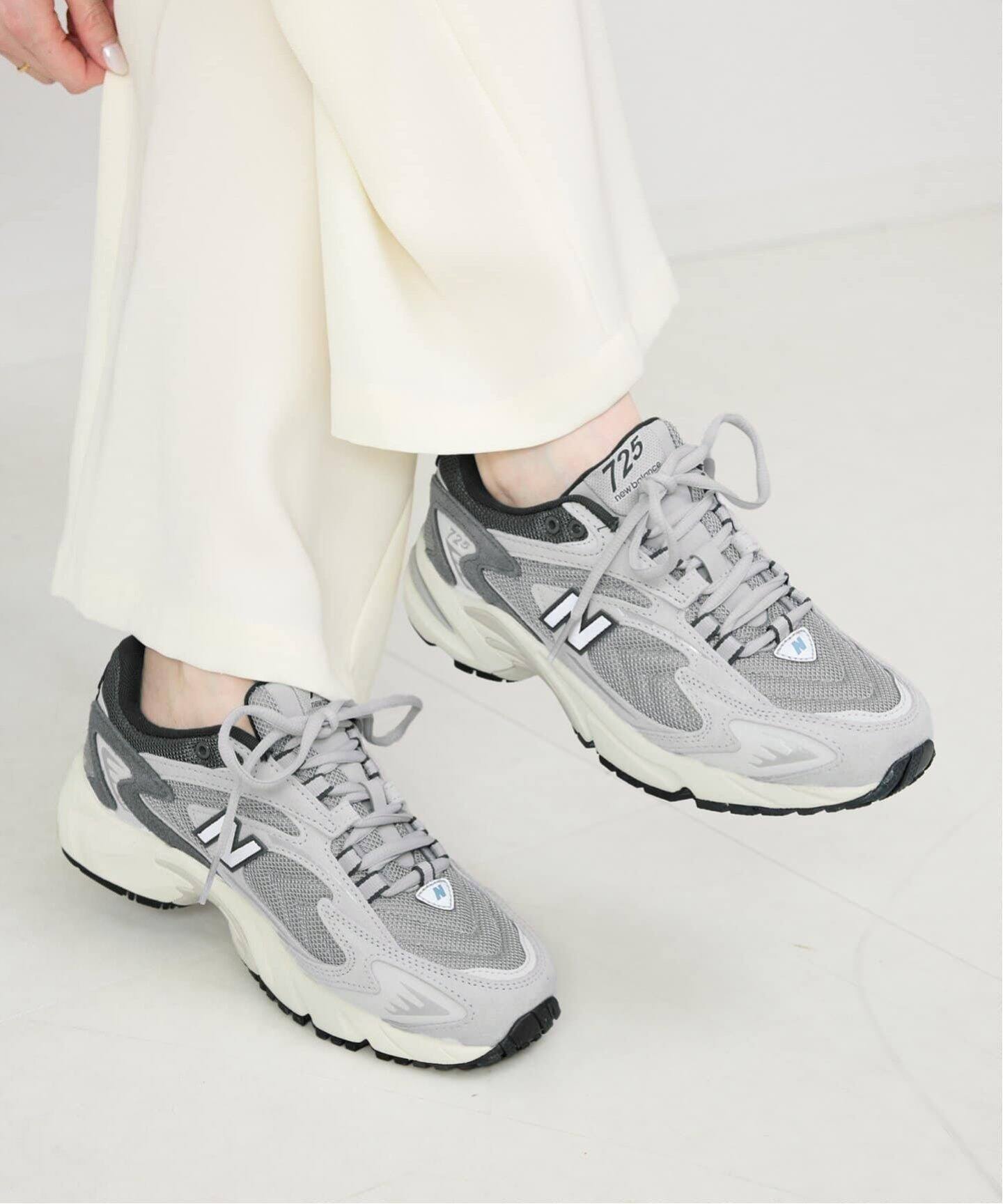 New Balance 725 gris