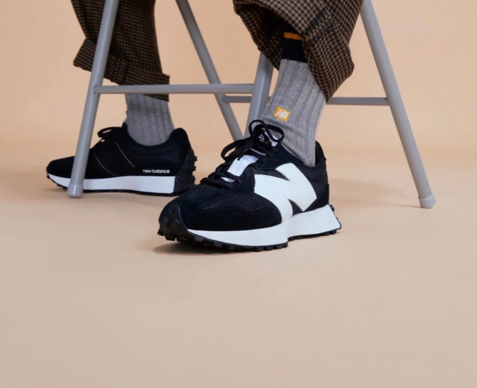 New Balance 327 Black/White