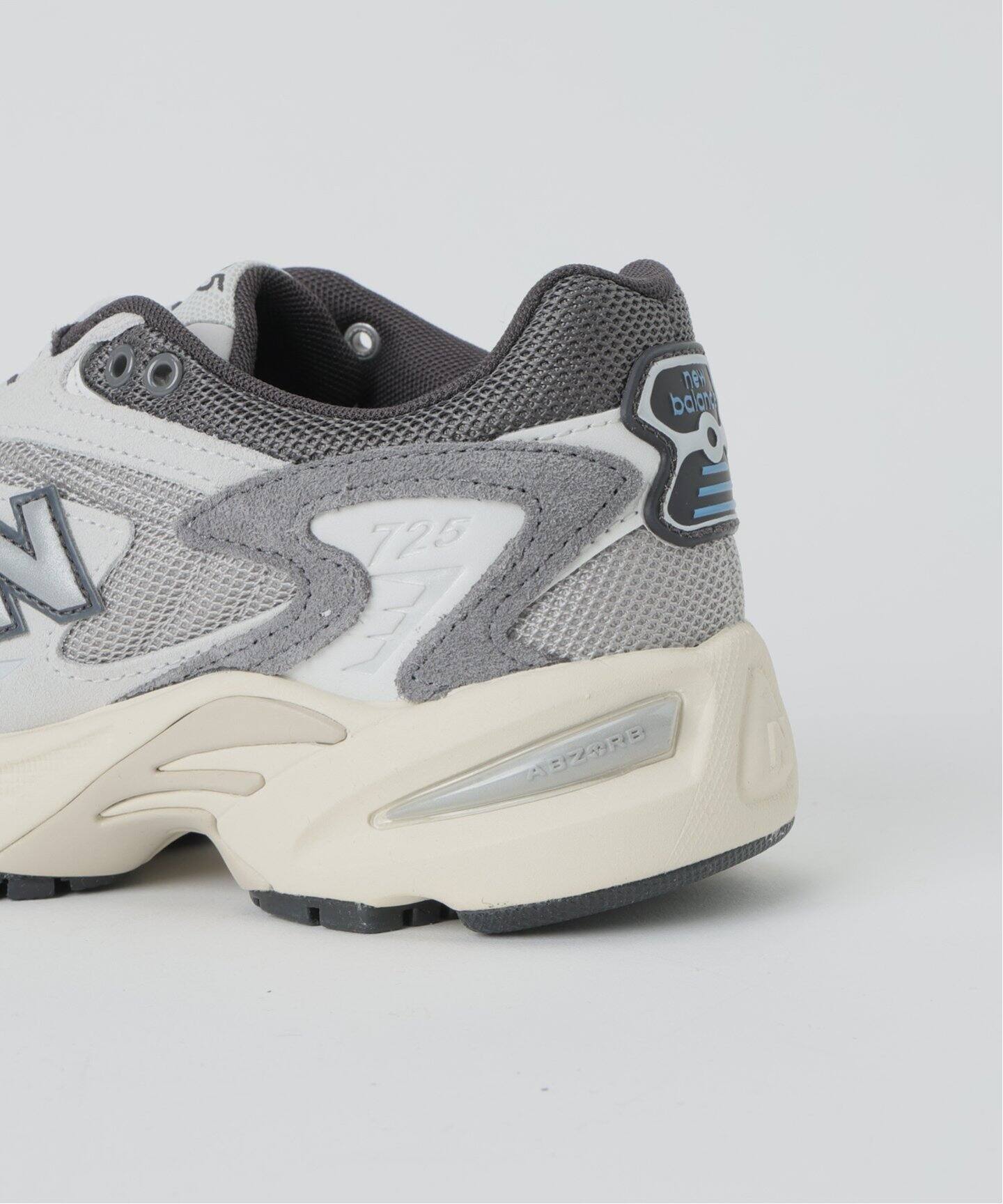 New Balance 725 gris