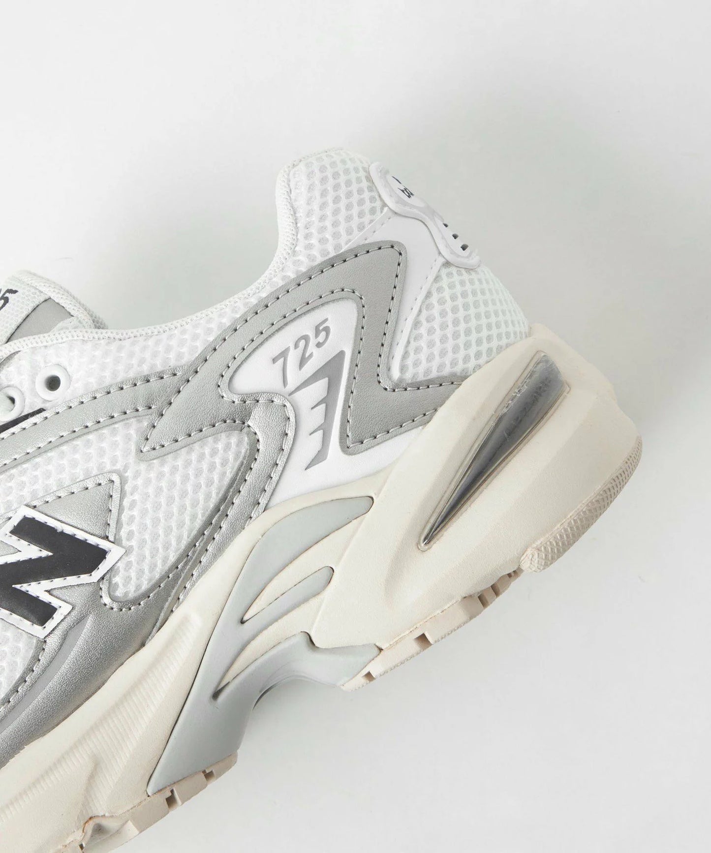New Balance 725 Silver unisex