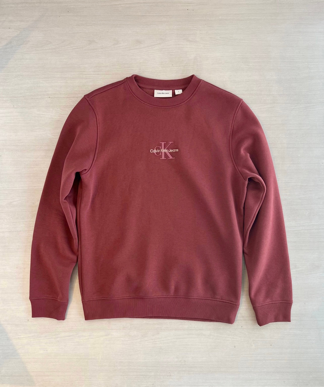 Calvin Klein Sueter Apple