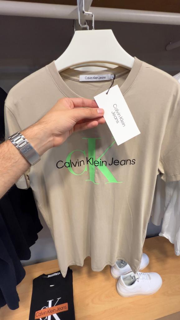 T-shirt calvin klein neón Khaki
