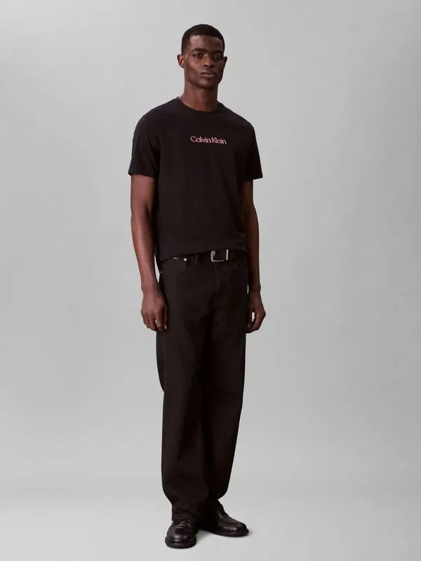 Calvin Klein T Shirt Negra Estampado Pecho