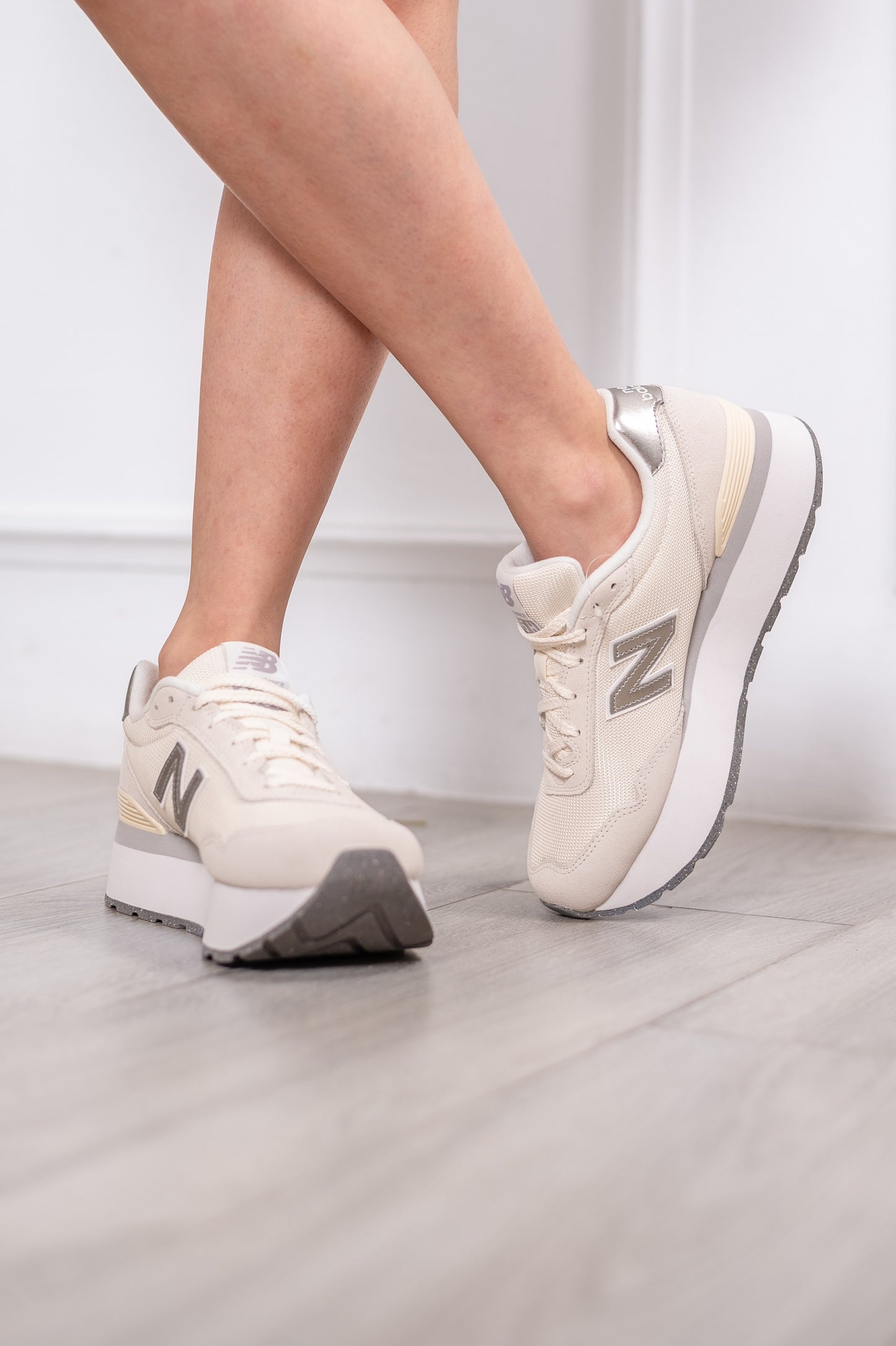 New Balance 515 suela alta plateados