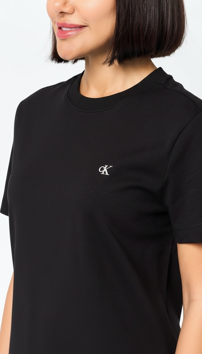 Calvin Klein T-Shirt Dama Monogram Relaxed Negra