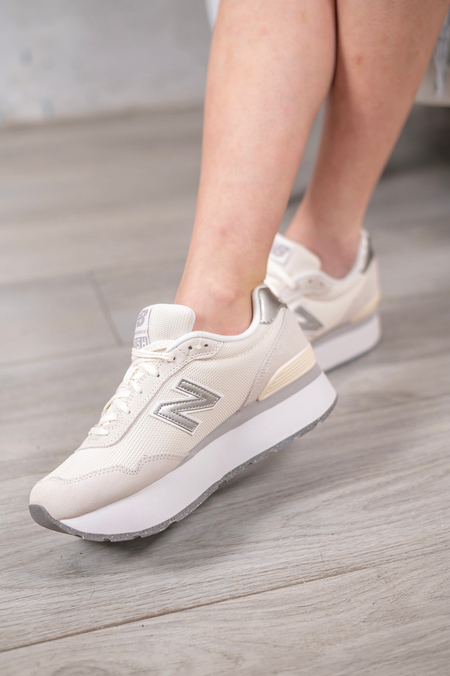 New Balance 515 suela alta plateados