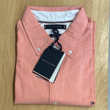 Load image into Gallery viewer, Camisa Tommy Hifilger Regular Fit Manga Corta Color Coral
