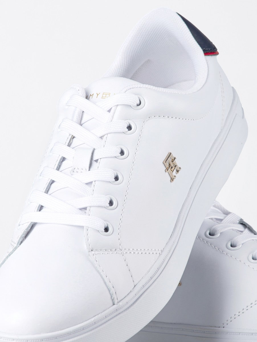 Tommy sneaker logo dorado