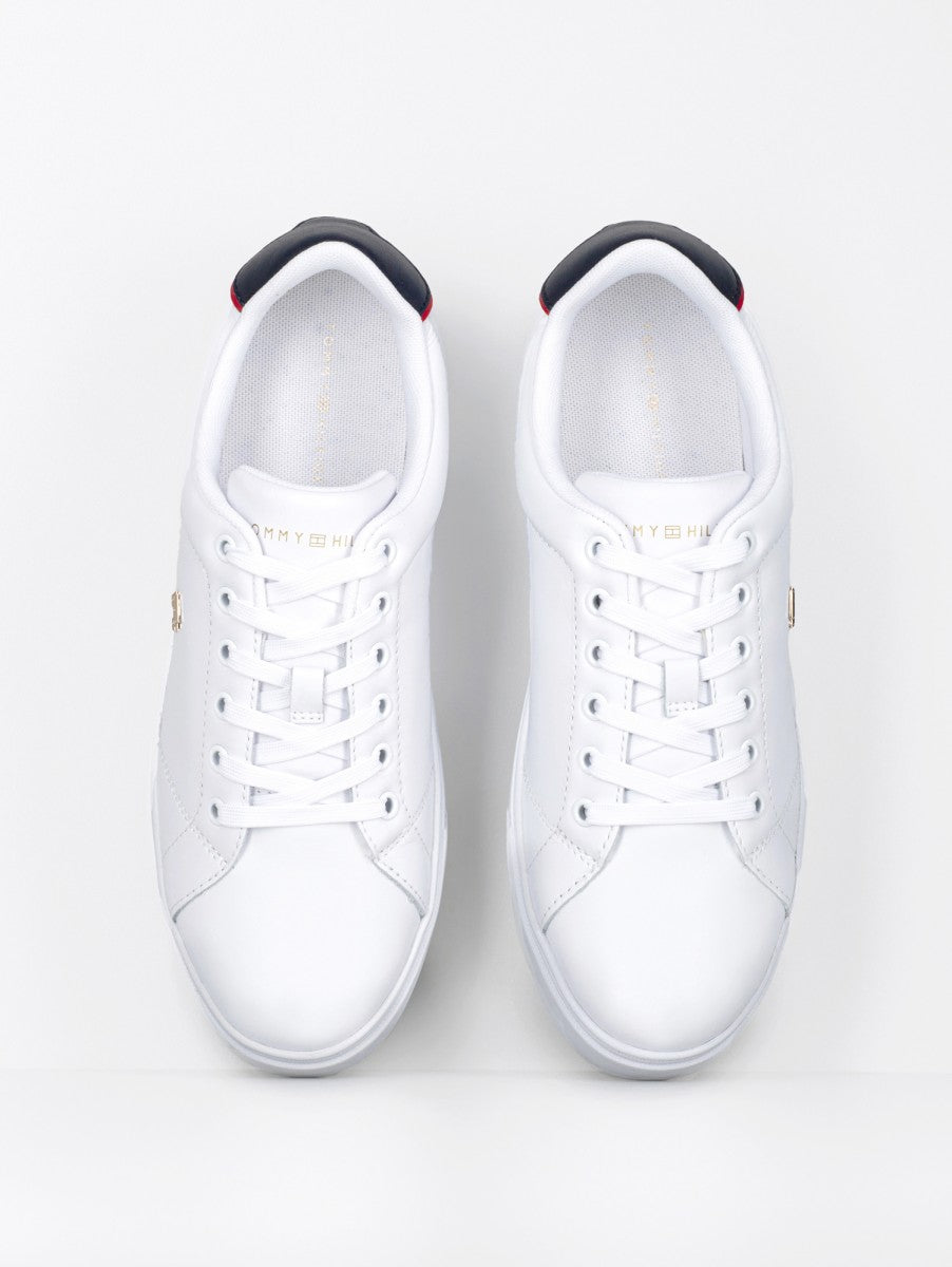 Tommy sneaker logo dorado